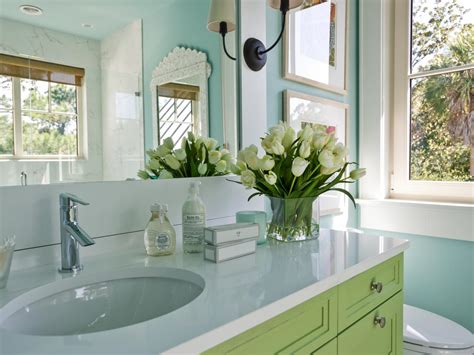 Whether you're completing a full bathroom remodel or a simple update, these bathroom design ideas will give your space a fresh look. Small Bathroom Decorating Ideas | HGTV