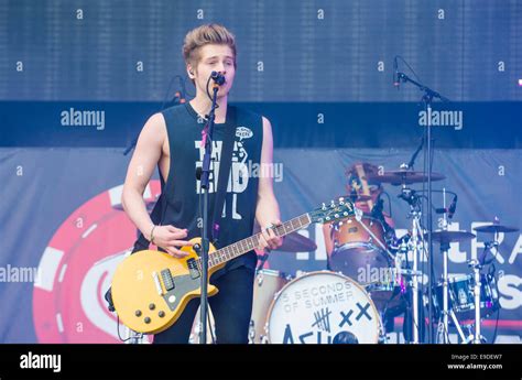 Singer Luke Hemmings 5 Seconds Of Summer Performs On Stage At The 2014 Iheartradio Music