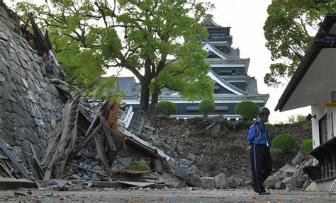 地震后，关于学校豆腐渣工程的说法持续不绝，关于死亡学生的官方数据也一直迟迟没有公布。 与许多人一样，艾未未想问：到底死了多少人？ 到底死了多少孩子？ 他们的父母在哪里？ 谁给我个说. 熊本地震：熊本城の被害状況 - 毎日新聞