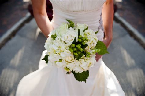 Dylan Wilson White And Green Bouquet Savannah Ga Warren Square