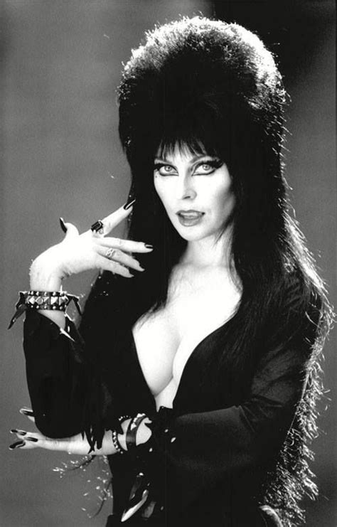 Cassandra Peterson As Elvira Mistress Of The Dark Dark Beauty