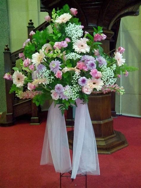 Karangan bungannya ada yang berbulu halus, ada juga yang tidak. KEIKO FLORIST: Dekorasi Pemberkatan Pernikahan di Gereja dengan Harga Terjangkau , murah dan ...