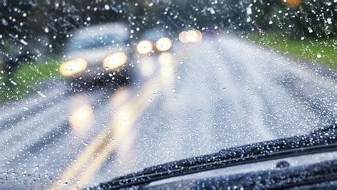 Tips To Stay Safe While Driving In The Rain Bfs Insurance Group