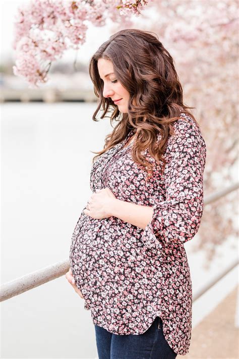 Dc Cherry Blossoms Maternity Session Showit Blog Maternity Session Brunette Woman