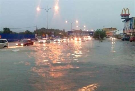Kompas.comdi awal maret 2020, saat hujan deras masih mengguyur kawasan gagal mengatasi banjir di jakarta, bisa memunculkan apatisme publik. Mangsa banjir di Kelantan meningkat kepada 4,386 orang ...