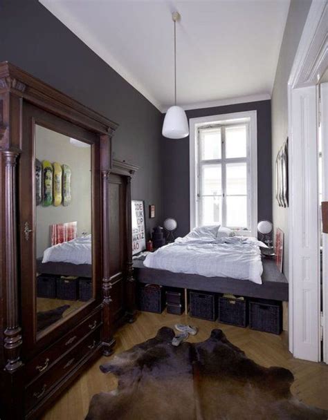 Try a few of these space saving small bedroom ideas and be amazed at what a difference a few little changes can make! Ideas to Steal from The Narrowest of Bedrooms | Small ...