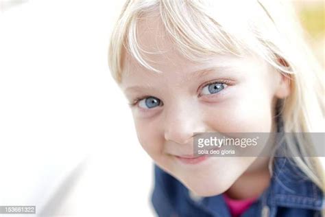 Blue Eyed Blonde Europe Girl Photos Et Images De Collection Getty Images