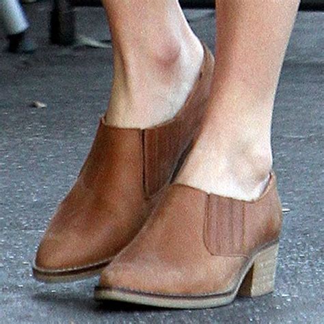 Kate Bosworth Flaunts Her Sexy Feet And Endless Legs In 5 Hot Shoes