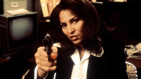 When the cops try to use jackie to get to her boss, she hatches a plan — with help from a bail bondsman — to keep the money for herself. Film Reviews from the Cosmic Catacombs: Jackie Brown (1997 ...