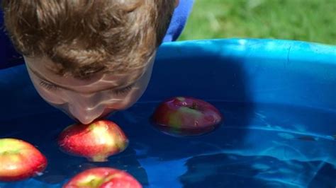 Apfel Fischen Der Klassiker Für Den Kindergeburtstag Schönes Spiel Für