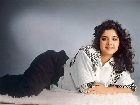 Divya Bharti Birth Anniversary Special Divya Did 20 Films In 3 Years Married At The Of 18 And