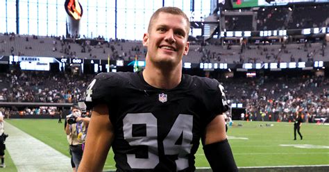 NFL Star Carl Nassib Reveals He S Dating Someone Awesome