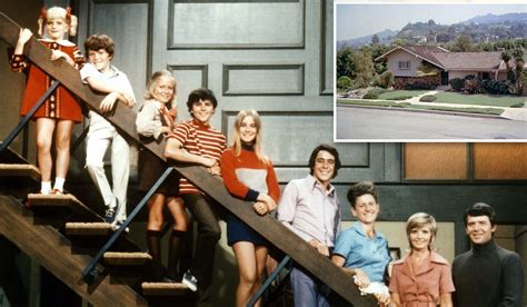 iconic ‘brady bunch house listed for sale after hgtv renovations nerd panda