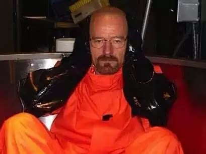 Breaking Bad Behind The Scenes Photos Of Bryan Cranston Being Silly On Set Of Most Debated