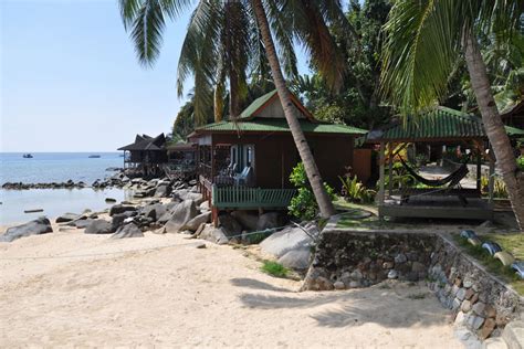 Banyak ikan kat resort ni resort paling best di semporna sambil bercuti sambil memancing. Salang Indah Resort Pulau Tioman Pahang Malaysia