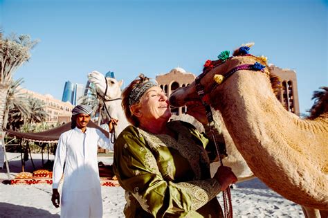 Mujer Alemana Vive Con 40 Camellos En Una Granja Del Desierto En Dubai