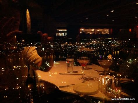  111 sw 5th ave, portland, or, us. The City grill in Portland, Oregon sits on the 30th floor ...