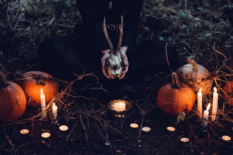 24 Bewitching Halloween Wallpapers For A Frightfully Amazing Night