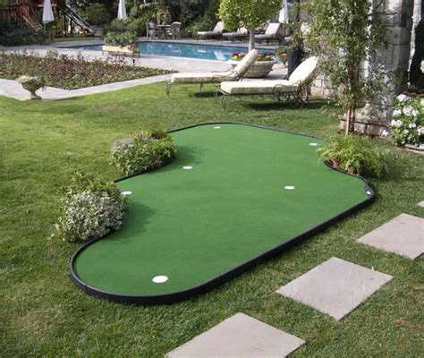 Maybe you would like to learn more about one of these? 28 Outdoor & Indoor Putting Greens & Mats (Designs & Ideas) | Backyard putting green, Green ...