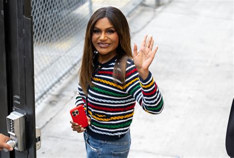 Mindy Kaling Makes The Case For The ‘go Out Blowout With Latest Hair Transformation—see Pics