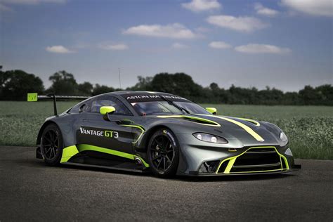 Aston Martin Vantage Gt3 Gt4 Race Cars Are Pure British Eye Candy Cnet