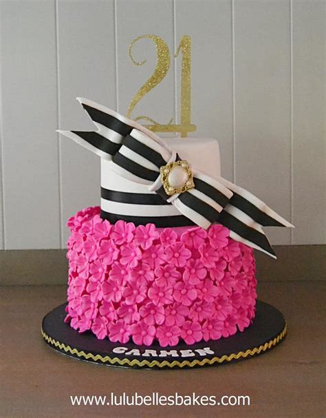 Fashionista Cake Decorated Cake By Lulubelles Bakes Cakesdecor