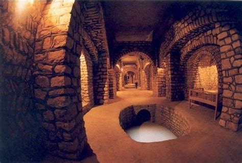 The Incredible Subterranean City Of Kish Subterrâneo Casas