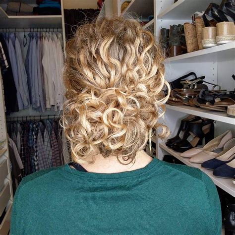 Curly Hair Updo Tutorial Corporate Curly Chignon Curl Magazine