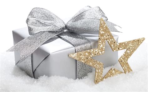 Highest quality trees as featured on tv and voted #1 in realism. free christmas silver and gold ornament clipart 2x4 - Clipground
