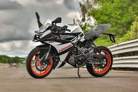It includes state registration charges, life time road tax the discounts if any will also be shown and reduced while calculating the net on road price. KTM RC 125 Price, Mileage, Images, Colours, Reviews