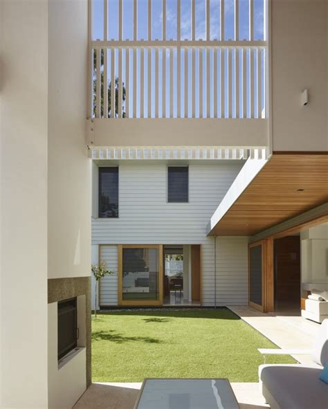 Corner House By Shaun Lockyer Architects Myhouseidea