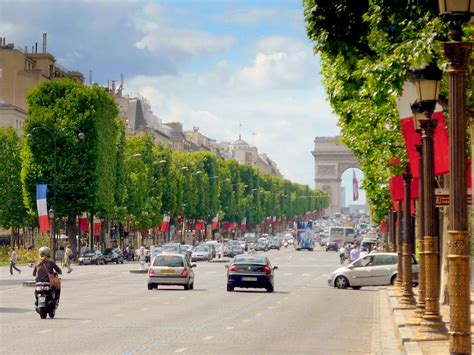Discover The Prestigious Avenue Des Champs Élysées French Moments