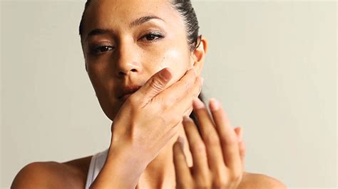 How To Do A Shiatsu Facial Massage Beauticate Facial Massage Shiatsu Massage Massage