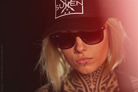 wallpaper face model blonde nose rings women with glasses sunglasses red hat tattoo