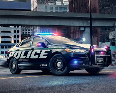 Ford Police Hybrid Responder Pursuing With Power 95 Octane