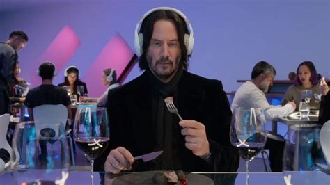 Keanu Reeves Dining In Headphones Image Gallery List View Know