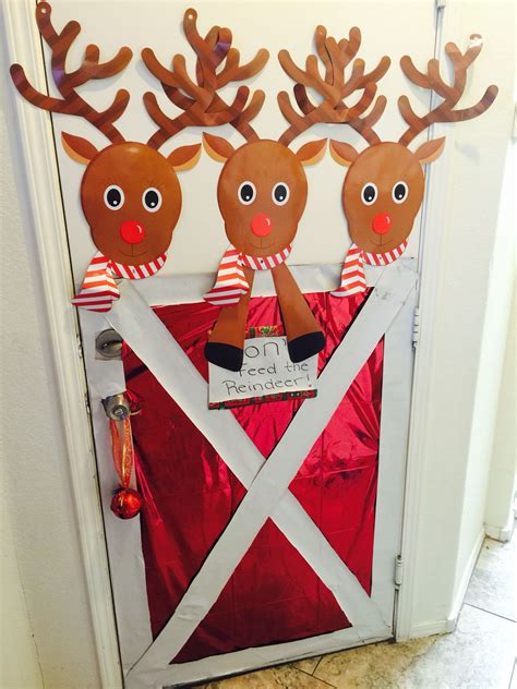 Diy Chistmas Door Decor Dont Feed The Reindeer Stable Christmas