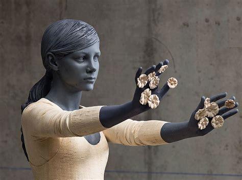 Artist Creates Realistic Women Sculptures That Will Make