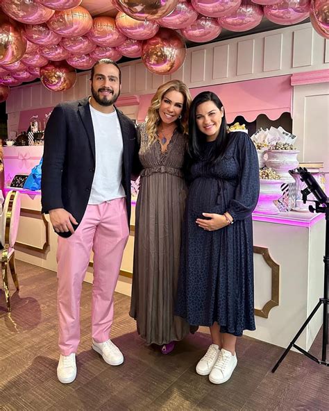 Maite Perroni y Andrés Tovar celebran baby shower de su hija