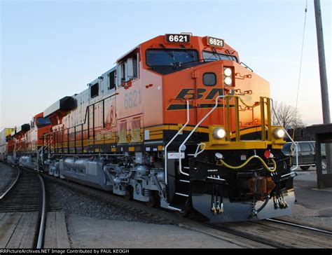 Bnsf 6621s Very Brand New Swoosh Logo Lights Up On This Less Than 10