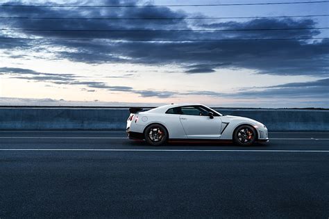 Free Download Hd Wallpaper Nissan Gt R Car White Side R35