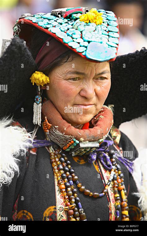 A Women In Traditional Dress At Leh Jammu Kashmir India Stock Photo Alamy