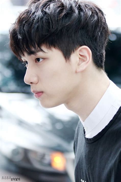 The two block haircut first emerged in korea and since then has emerged to become a huge trend especially for kpop. Pin oleh John Bryan Abon di HYUK⭐혁 | Rambut pria, Pria ...