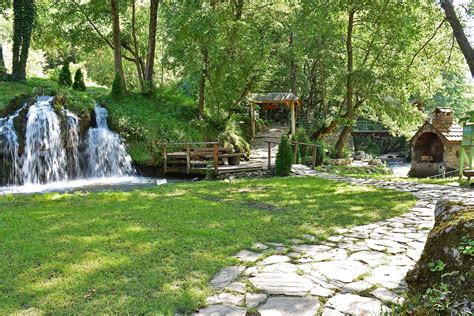 Découvrez La Serbie Le Monastère Gradac Biodombio