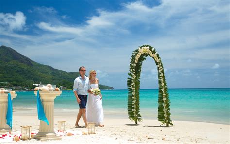 seychelles wedding at the luxury 5 stars savoy resort and spa