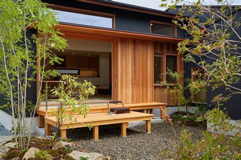 บ้านไม้ชั้นเดียว สวนรอบบ้านงานไม้สไตล์ญี่ปุ่น