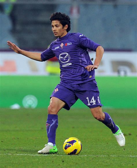 Matías ariel fernández fernández (spanish pronunciation: Matias Fernandez in ACF Fiorentina v Pescara - Serie A ...
