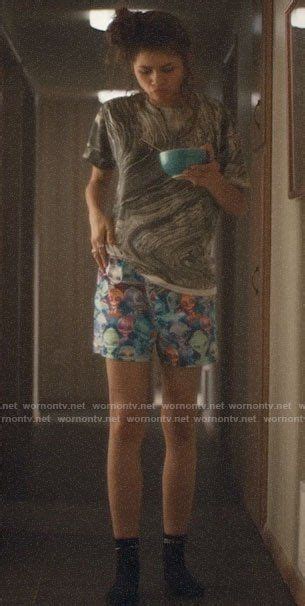 Euphoria clothing euphoria fashion estilo zendaya zendaya style xavier dolan rick owens barbie ferreira poses references zendaya coleman. Rue's marbled HD NYC tee on Euphoria (With images) | Zendaya outfits