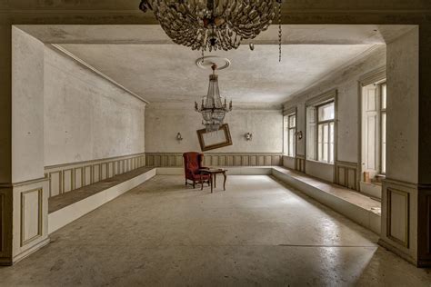 Eerie Photos Of The World S Grandest Abandoned Hotels Photos Image