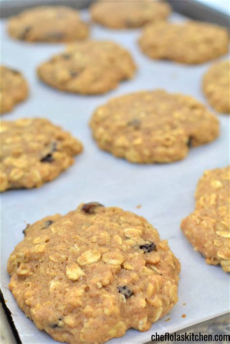 This delicious, sugar free cookie recipe comes together in only one. Sugar Free Oatmeal Cookies With Honey (VIDEO) | Chef Lola ...